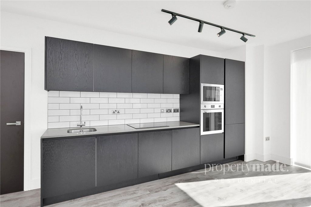 Property photo 3 of 29 Picture No. 24