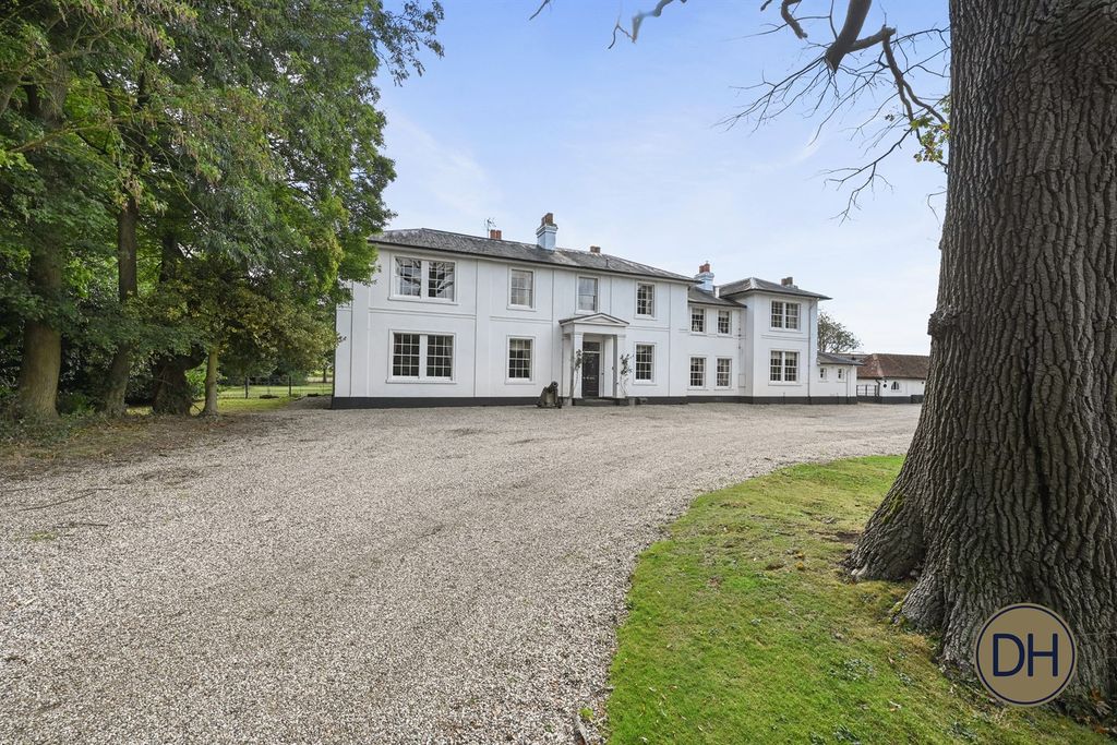 Property photo 3 of 38 The White House Estate