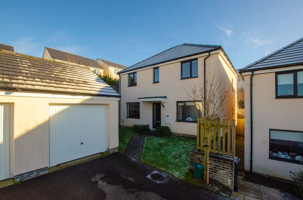 Property photo 1 of 12 5 Malthouse Drive Bodmin 01208 74182-01