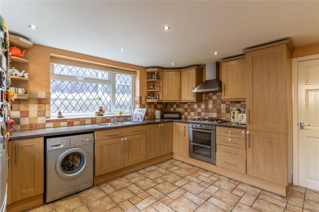 Property photo 2 of 22 Picture No. 24
