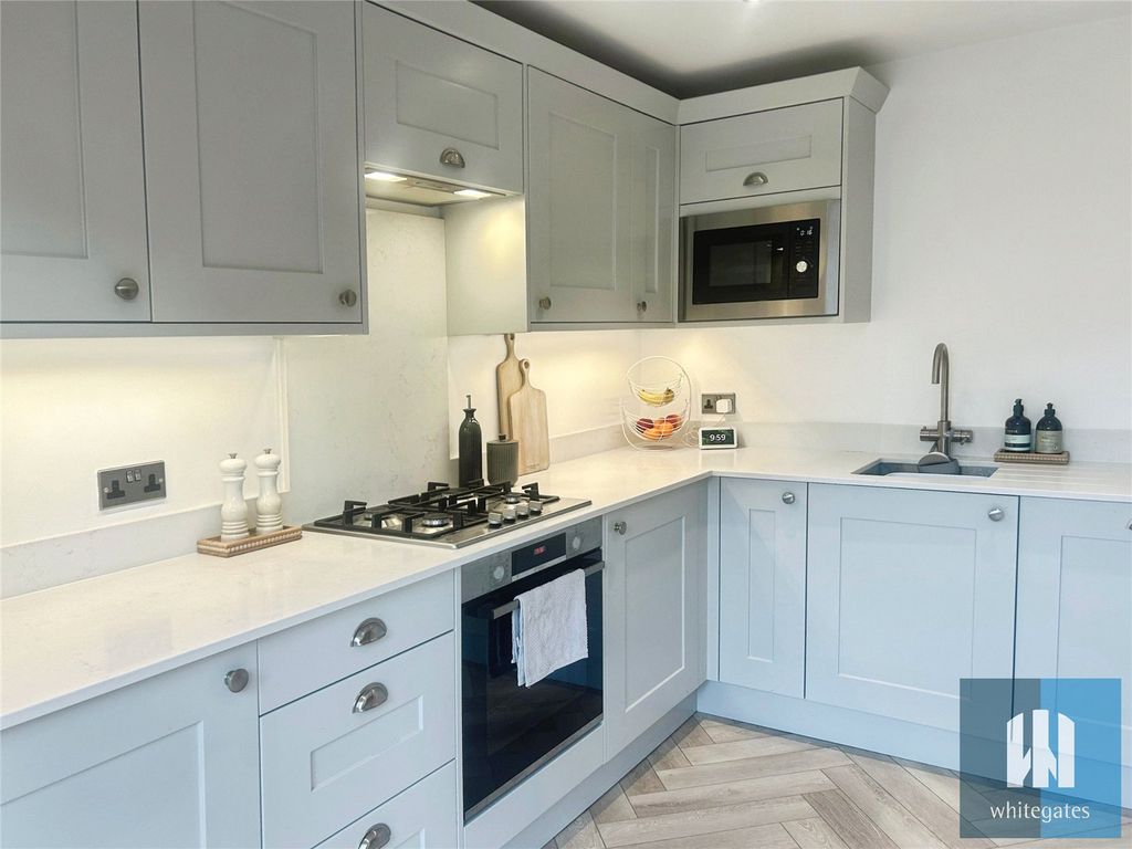 Property photo 2 of 33 Picture No. 20