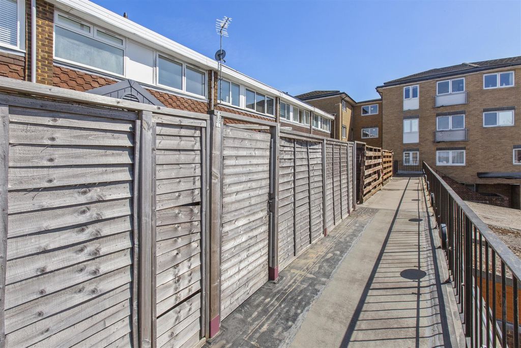 Property photo 2 of 13 Jansel Square-12.Jpg