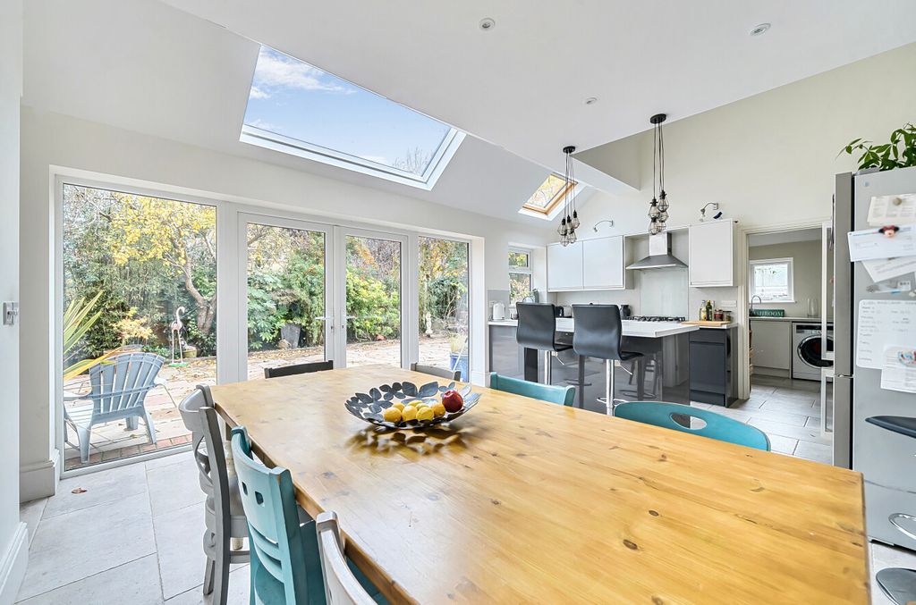 Property photo 2 of 29 1374383-18-690B63...