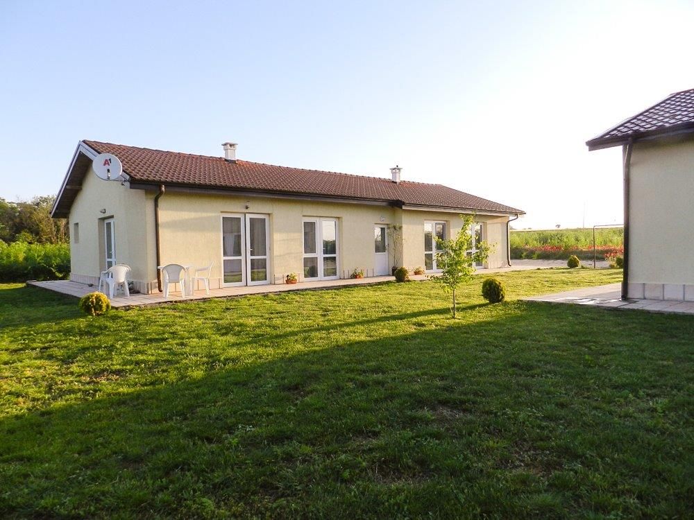 Property photo 1 of 7