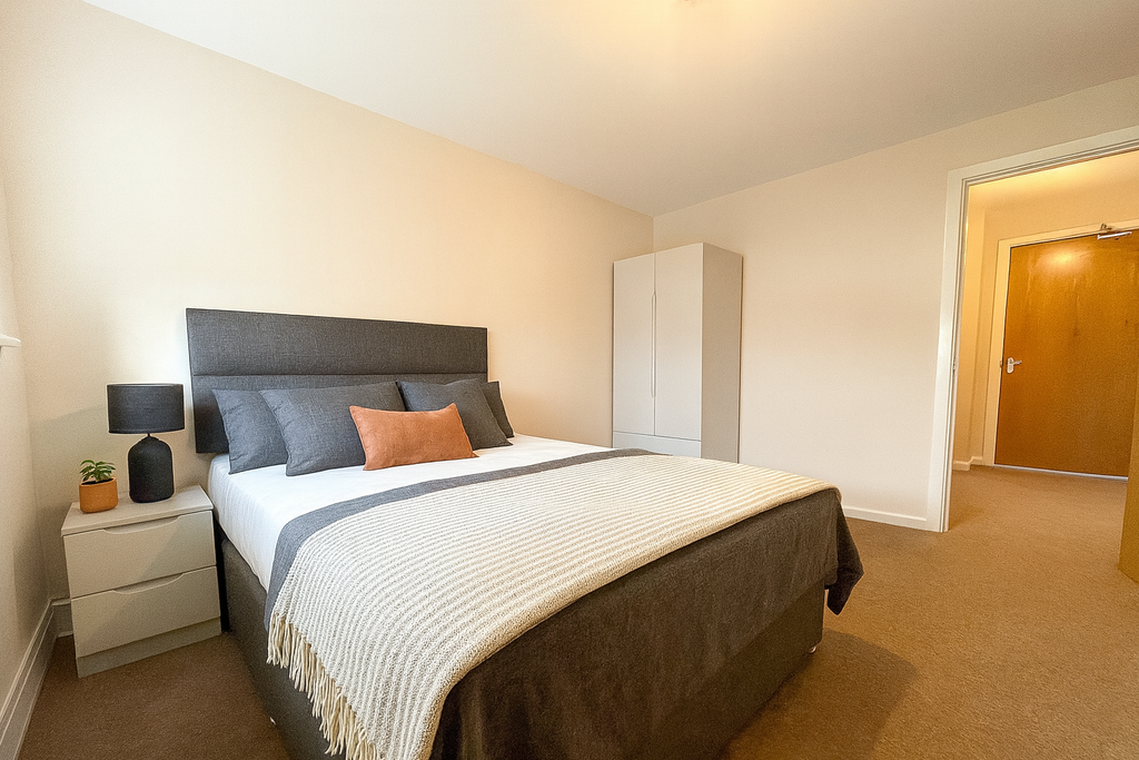 Property photo 3 of 6 Bedroom