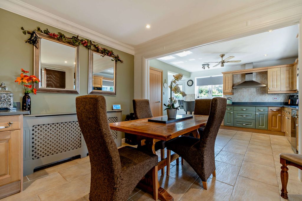 Property photo 3 of 23 Kitchen/Diner