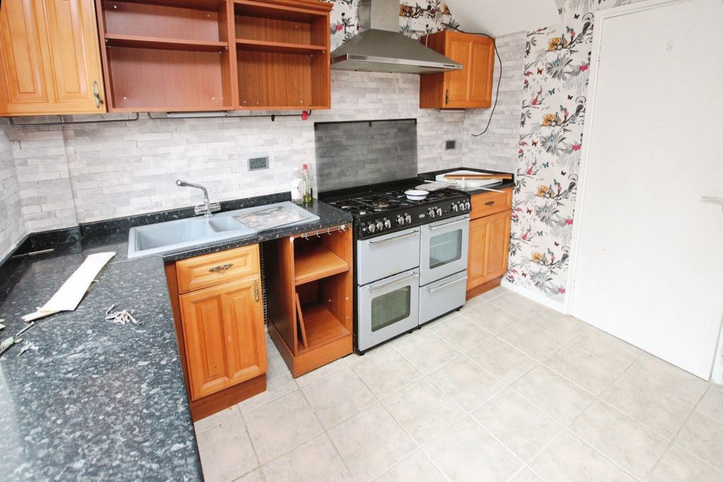 Property photo 2 of 18 4609512