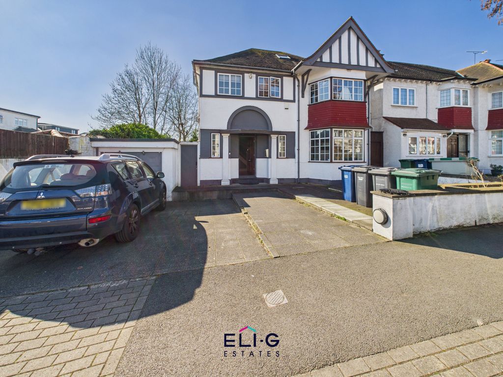 Property photo 1 of 18 A Lovely Family Home With Tremendous Potential &amp; An Exquisite Garden