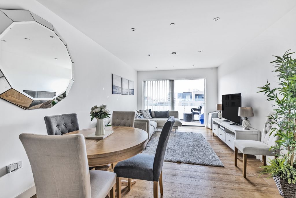 Property photo 1 of 7 Reception