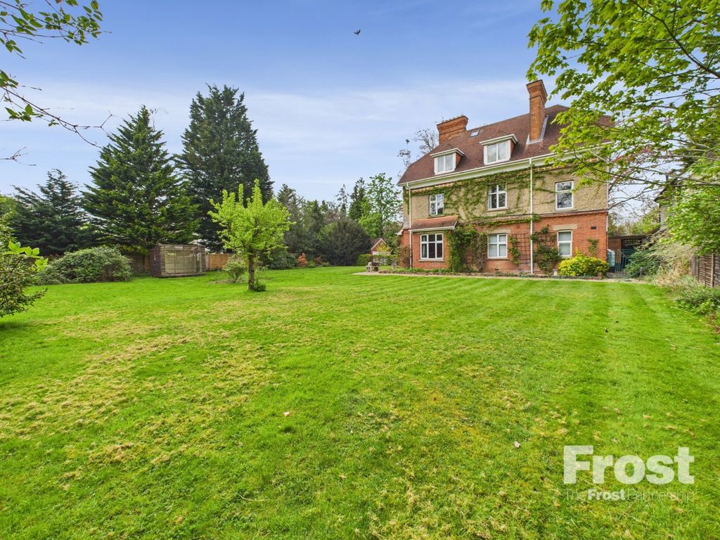 Property photo 1 of 10 Rear