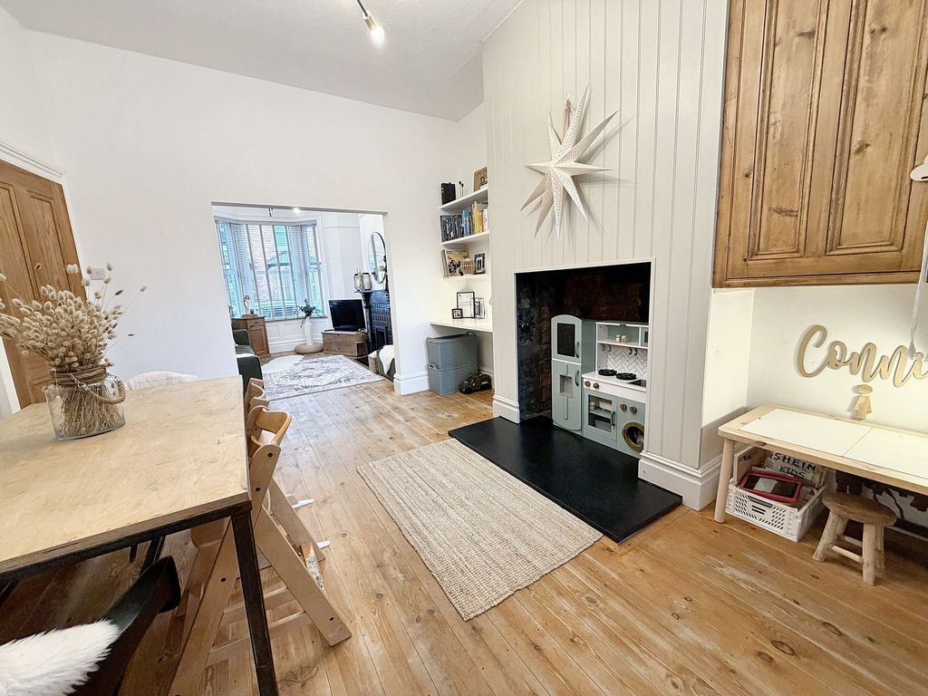 Property photo 3 of 21 Dining Room