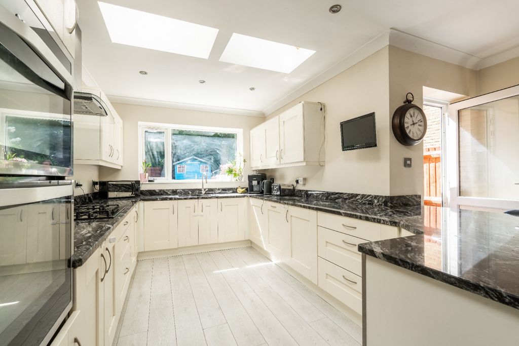 Property photo 3 of 16 4434103