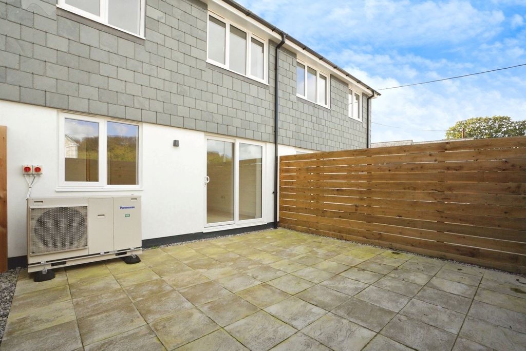 Property photo 2 of 12 Photo