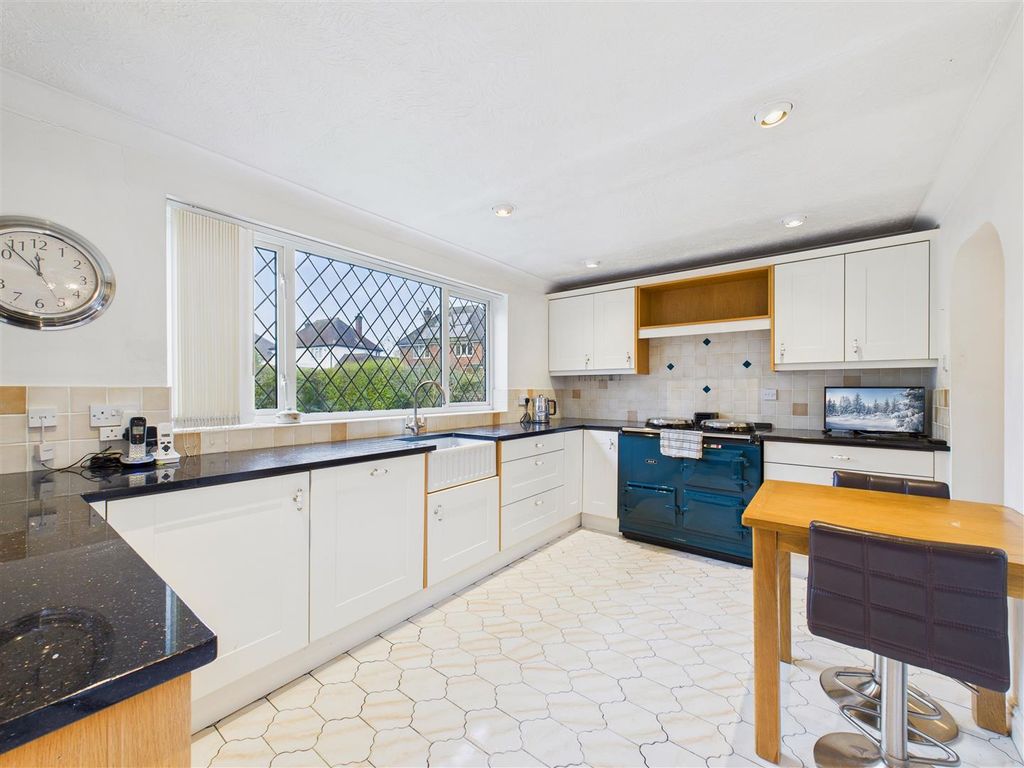 Property photo 3 of 18 Kitchen