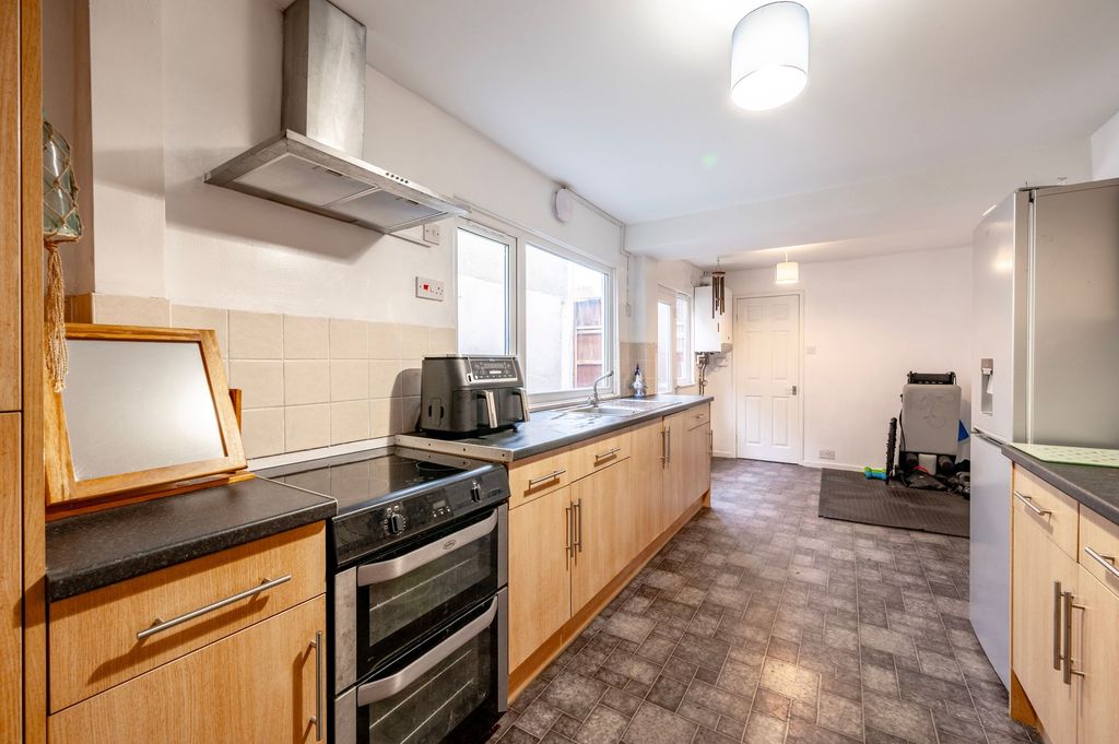 Property photo 2 of 21