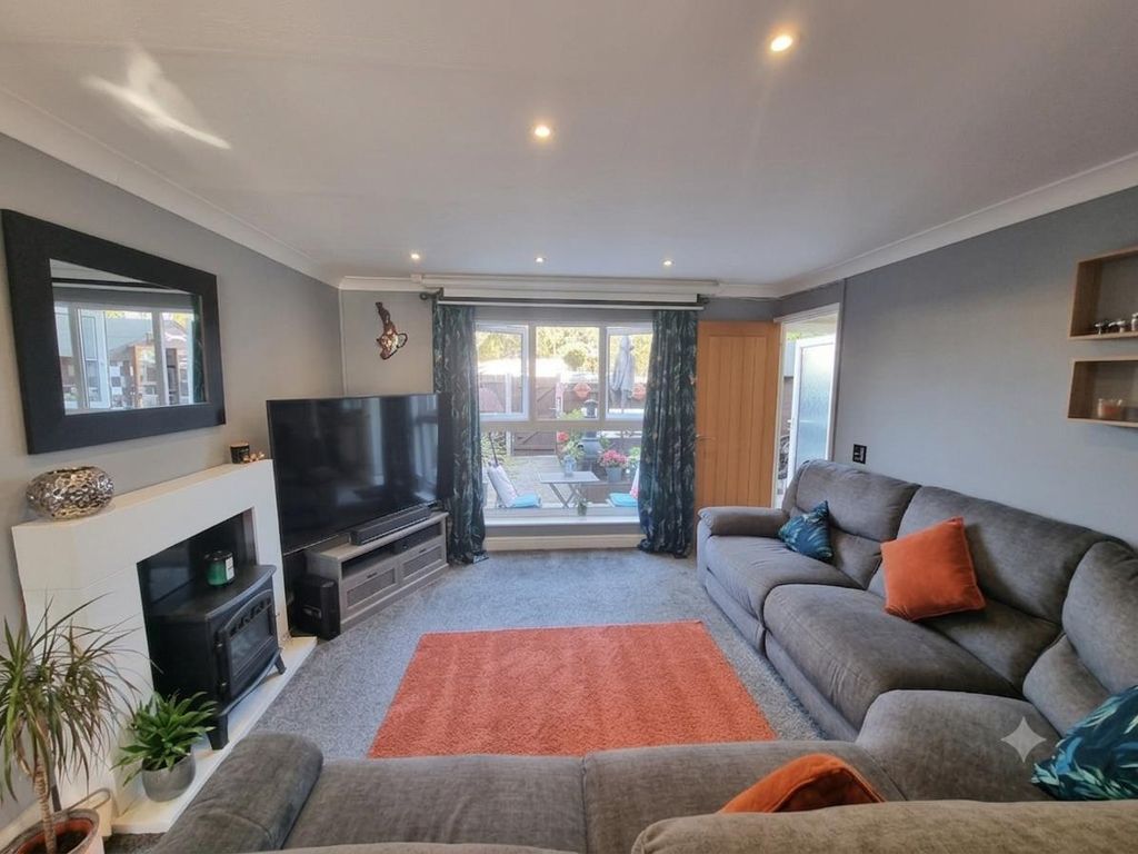 Property photo 3 of 15 Living Room