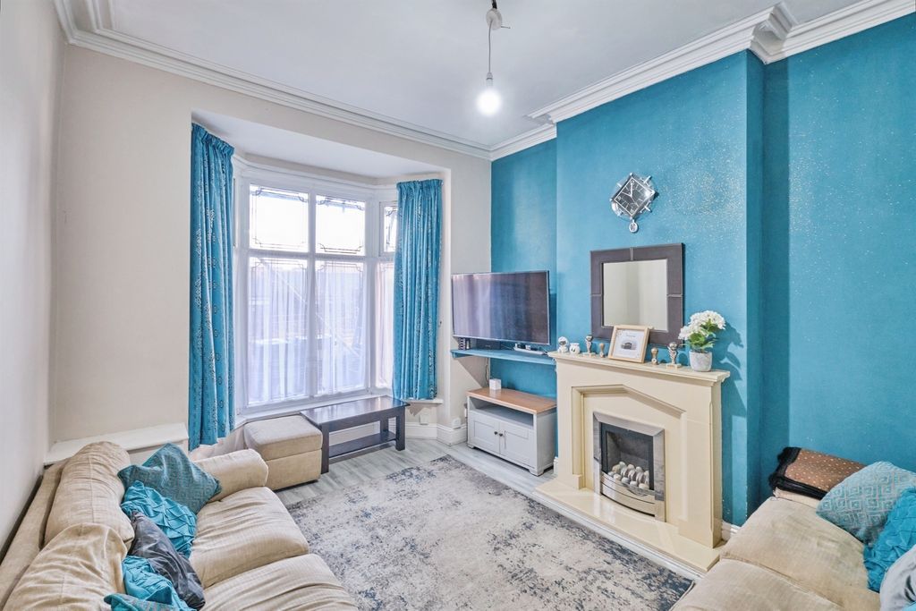 Property photo 2 of 20