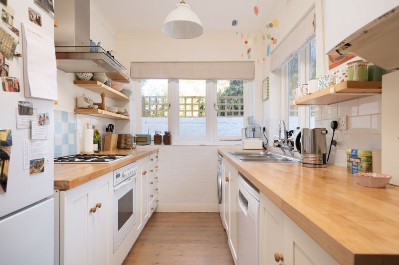 Property photo 3 of 10 Photo 4