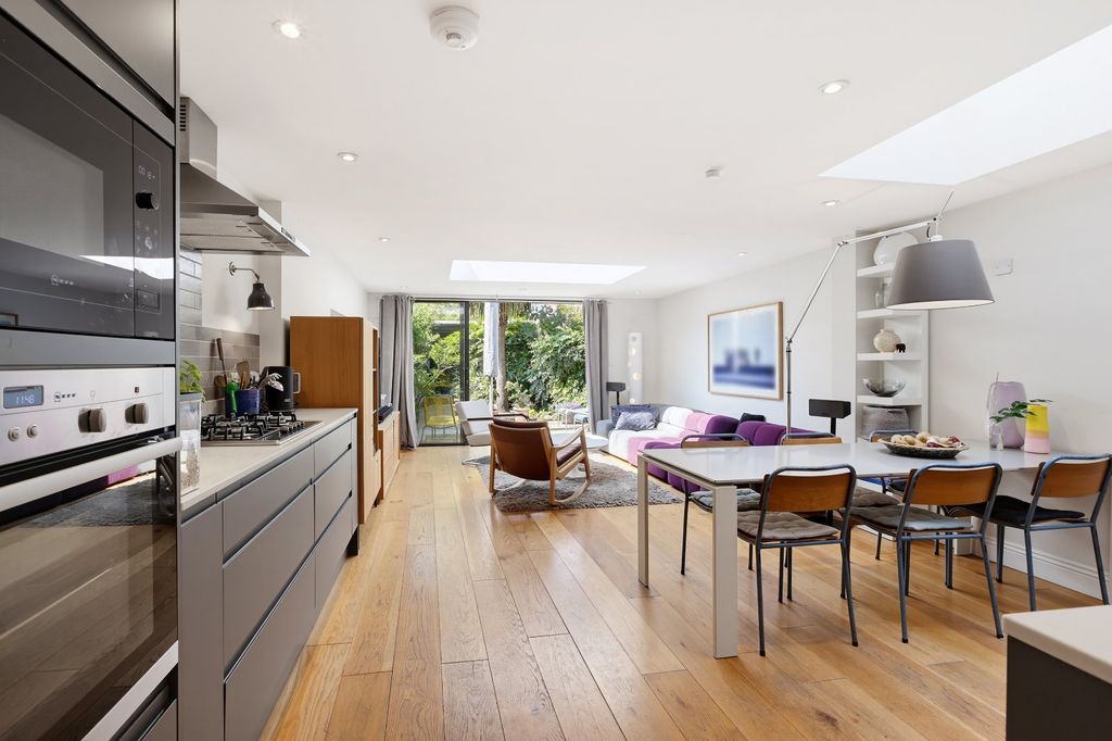 Property photo 3 of 18 Kitchen/Dining