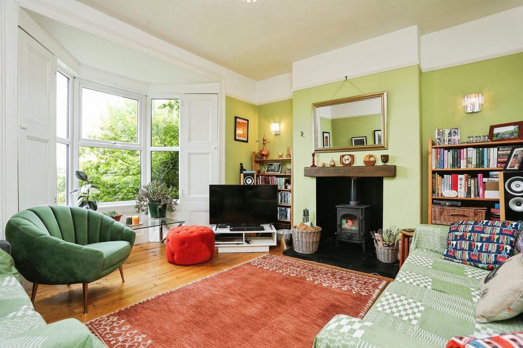 Property photo 2 of 20