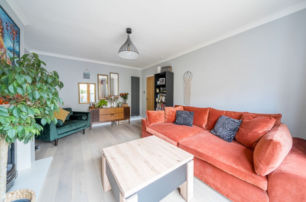 Property photo 3 of 9 1372455-9-68Fa236...