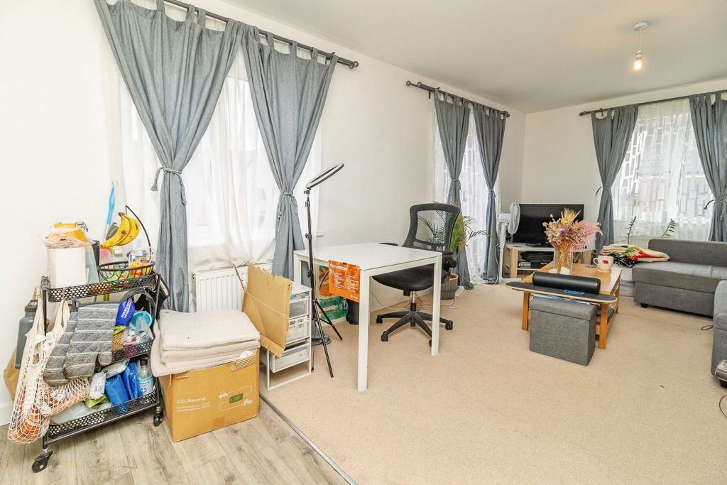 Property photo 2 of 17 Photo