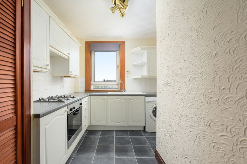 Property photo 2 of 25