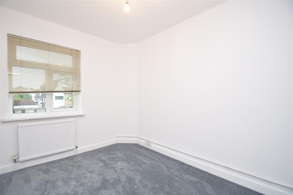 Property photo 2 of 6 Bedrom