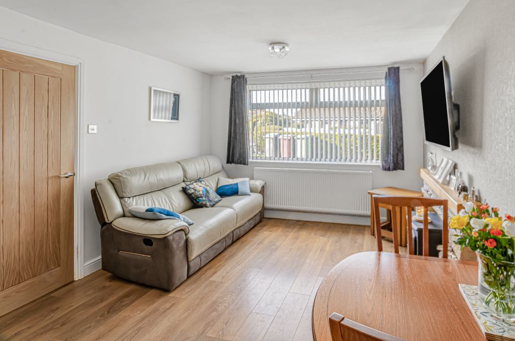 Property photo 3 of 18 Advert-36