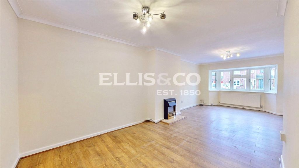 Property photo 2 of 33 Picture No. 17