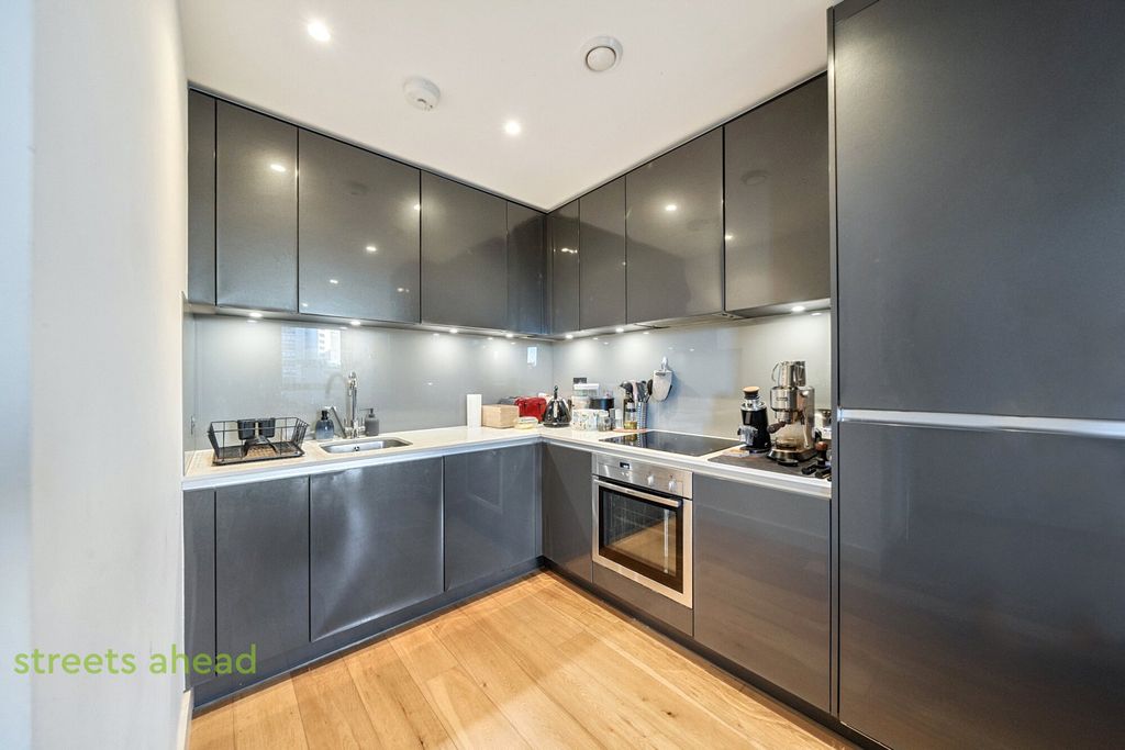 Property photo 2 of 16 521Aac80-d4F4-451...