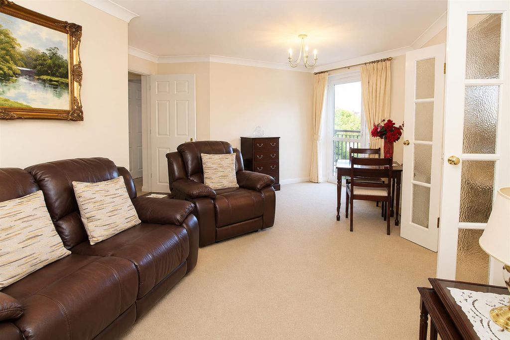 Property photo 1 of 23 Lounge c.Jpg
