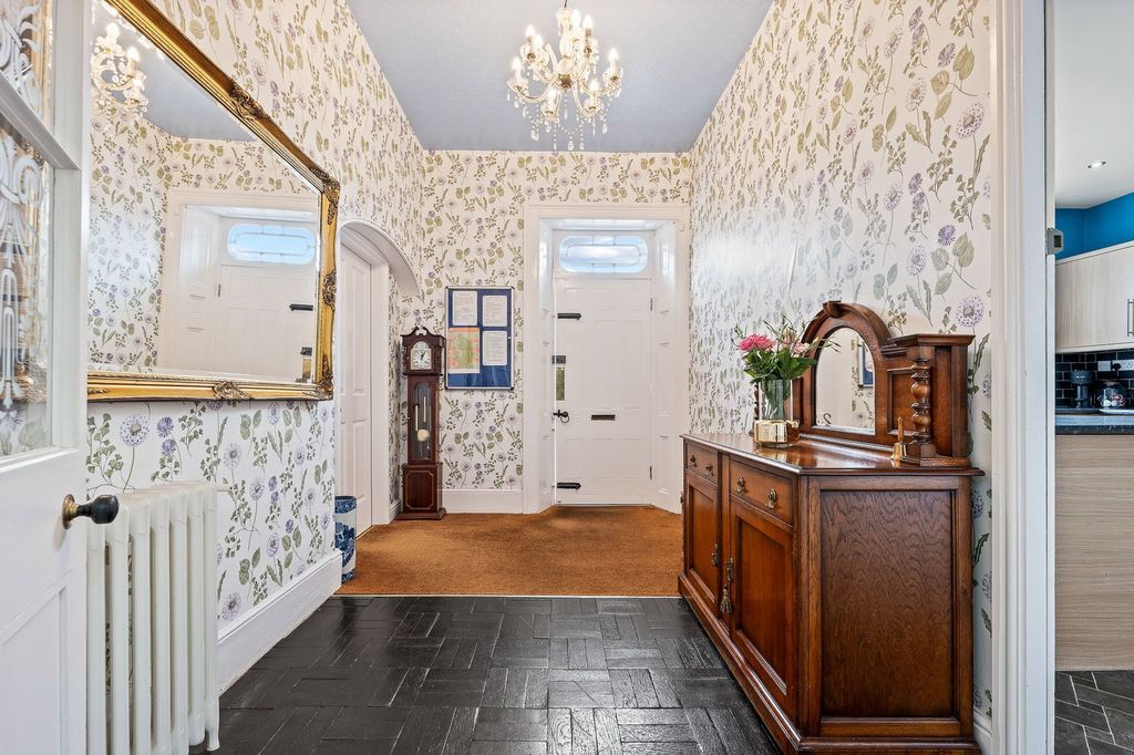 Property photo 2 of 62