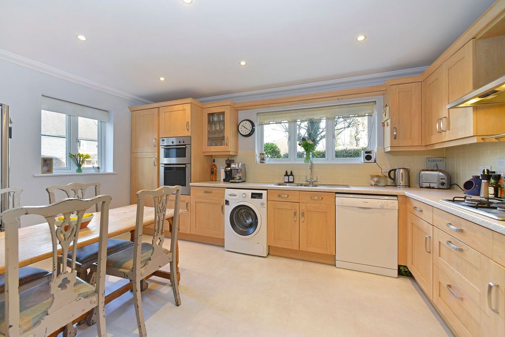 Property photo 2 of 16 Kitchen Breakfast Room