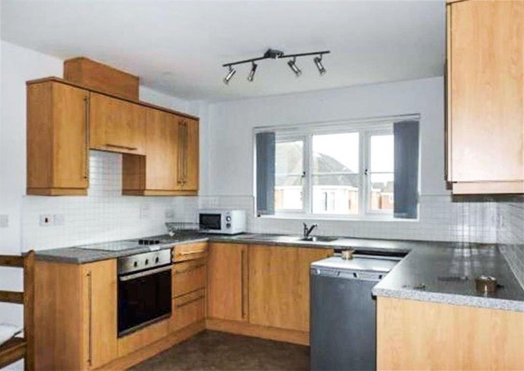 Property photo 2 of 8 Kitchen