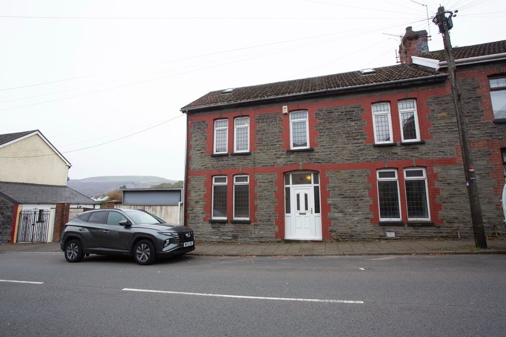 Property photo 2 of 25