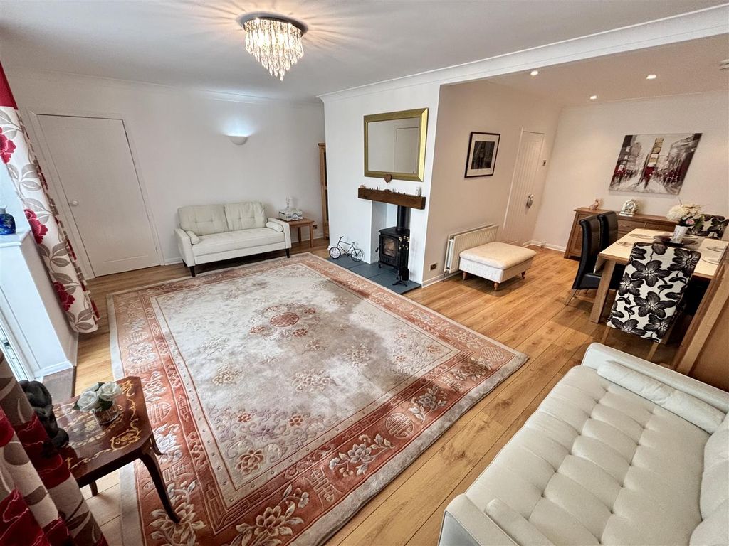 Property photo 2 of 18 Living Room