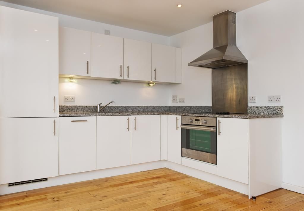 Property photo 3 of 10 Kitchen