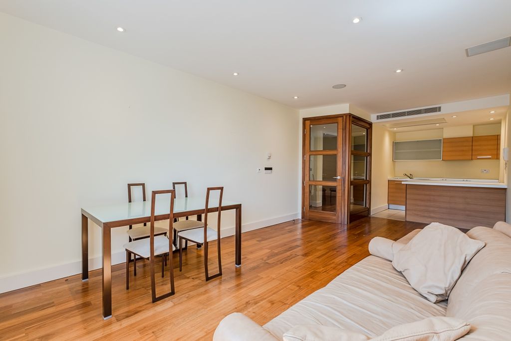 Property photo 3 of 8 Reception