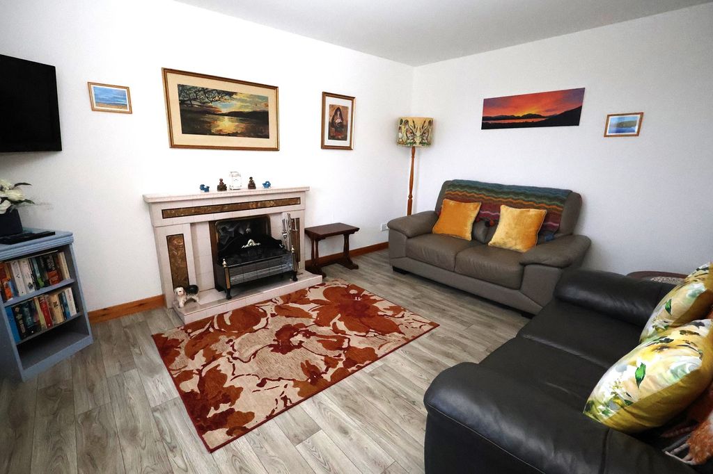 Property photo 2 of 15 Lounge