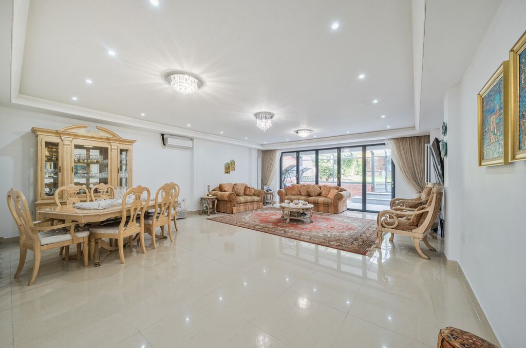 Property photo 2 of 23 1374418-13-690463...