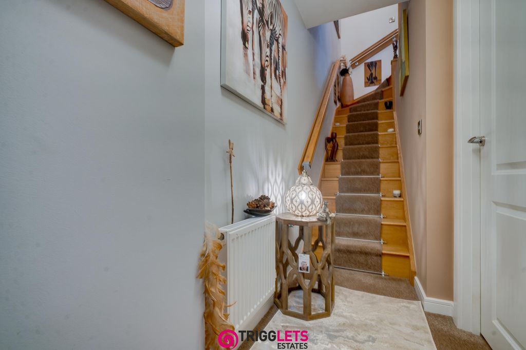 Property photo 3 of 27