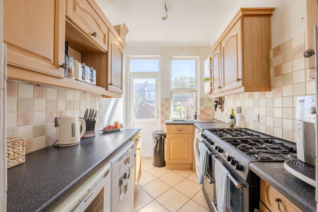 Property photo 3 of 26 Kitchen
