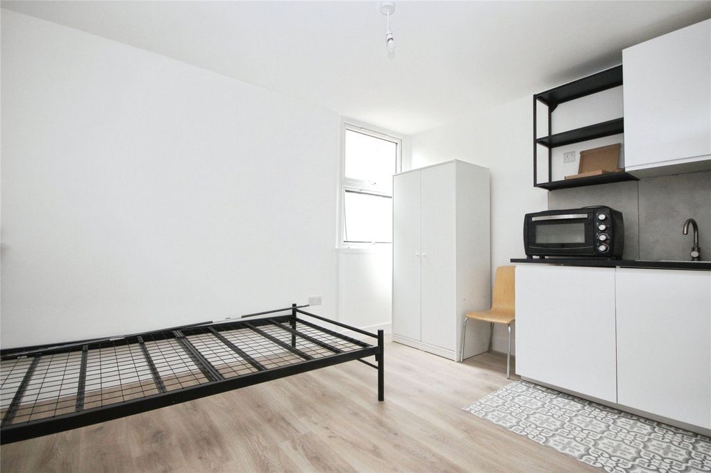 Property photo 1 of 3 Bedroom/Reception