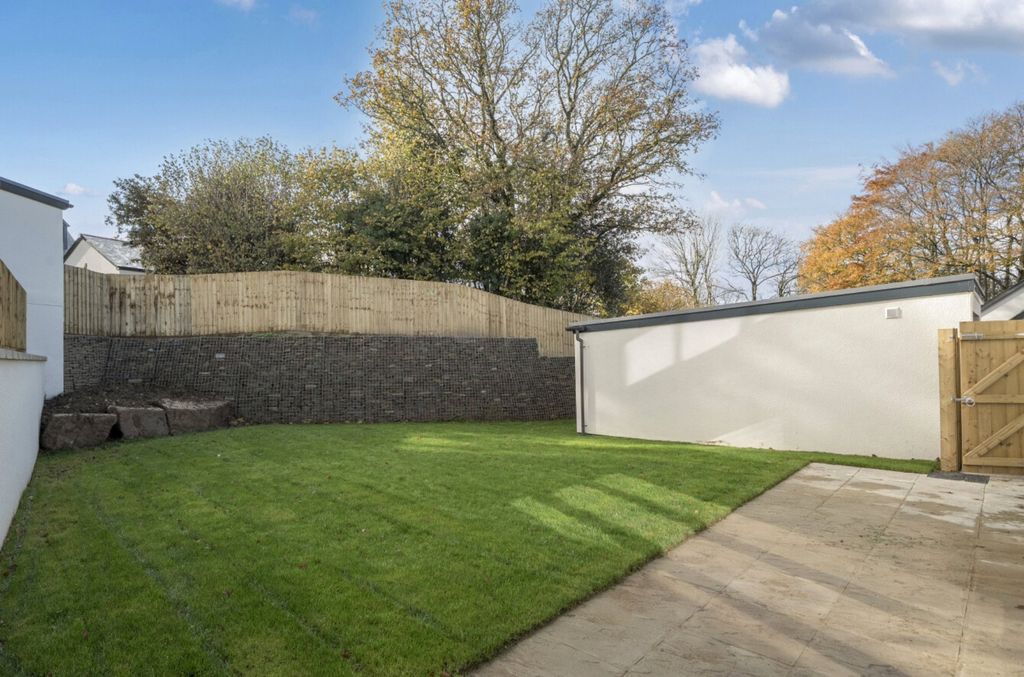 Property photo 2 of 22 Picture No. 34