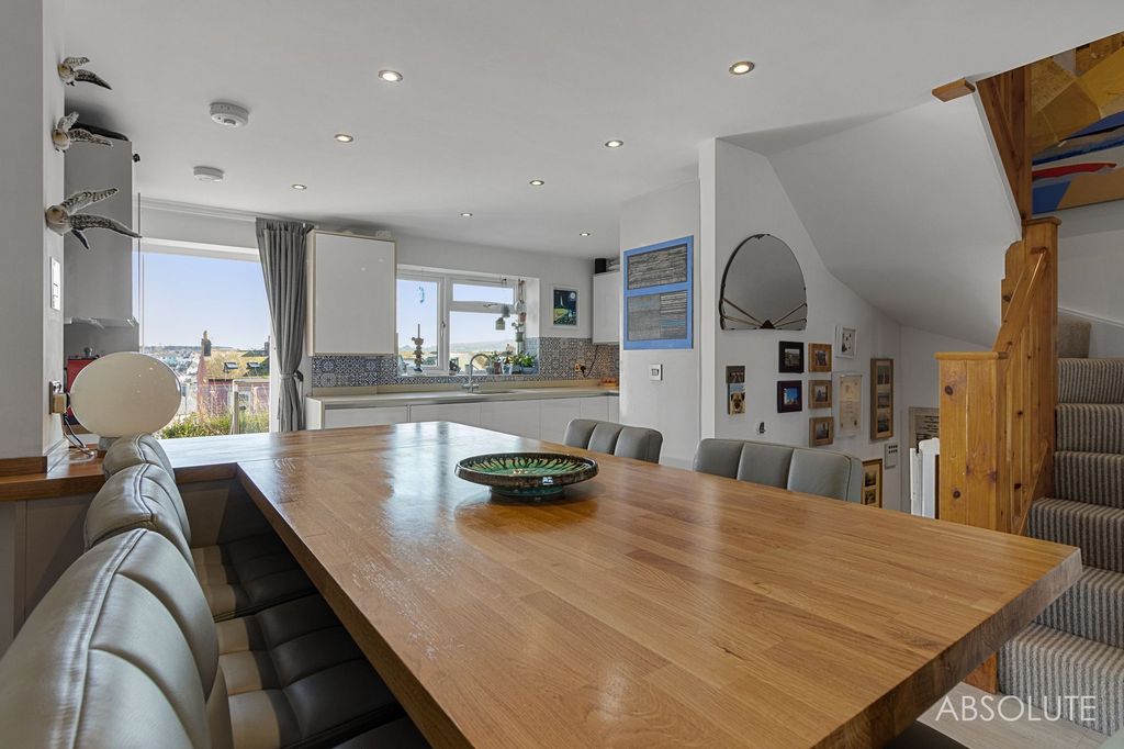 Property photo 3 of 40