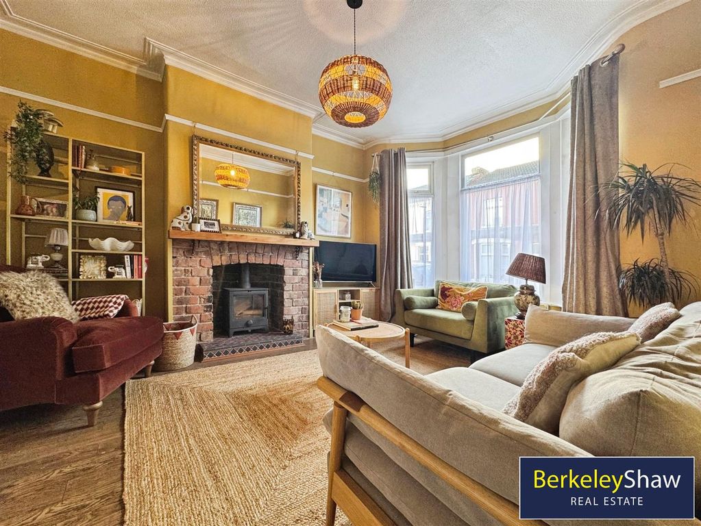 Property photo 2 of 21 Living Room