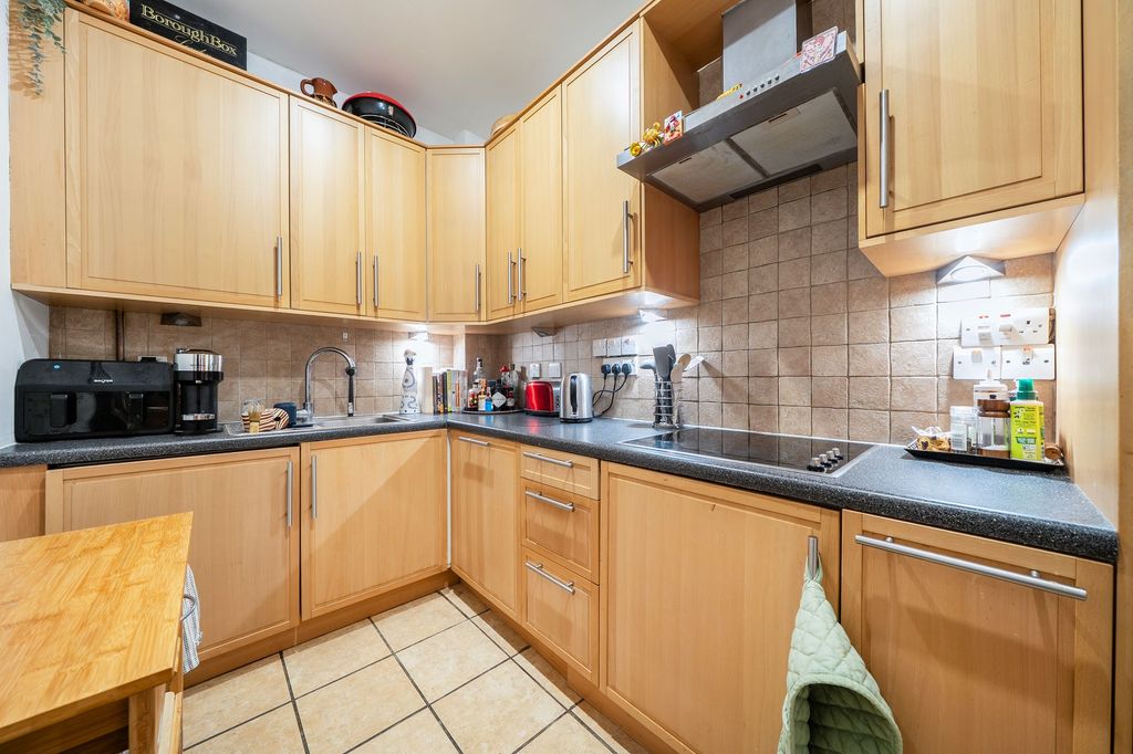 Property photo 3 of 21