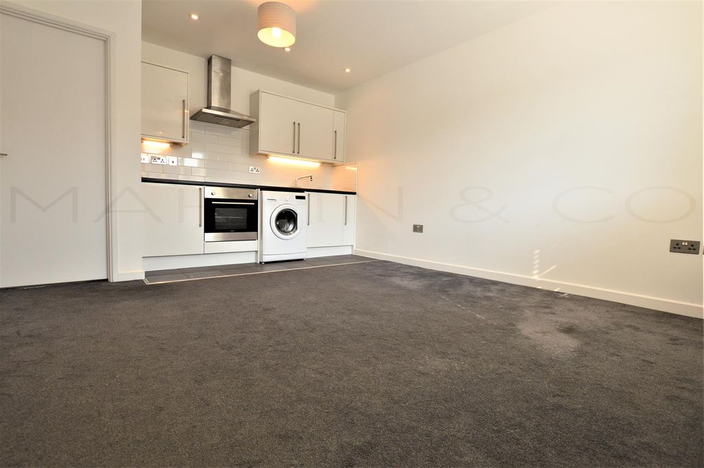 Property photo 3 of 6