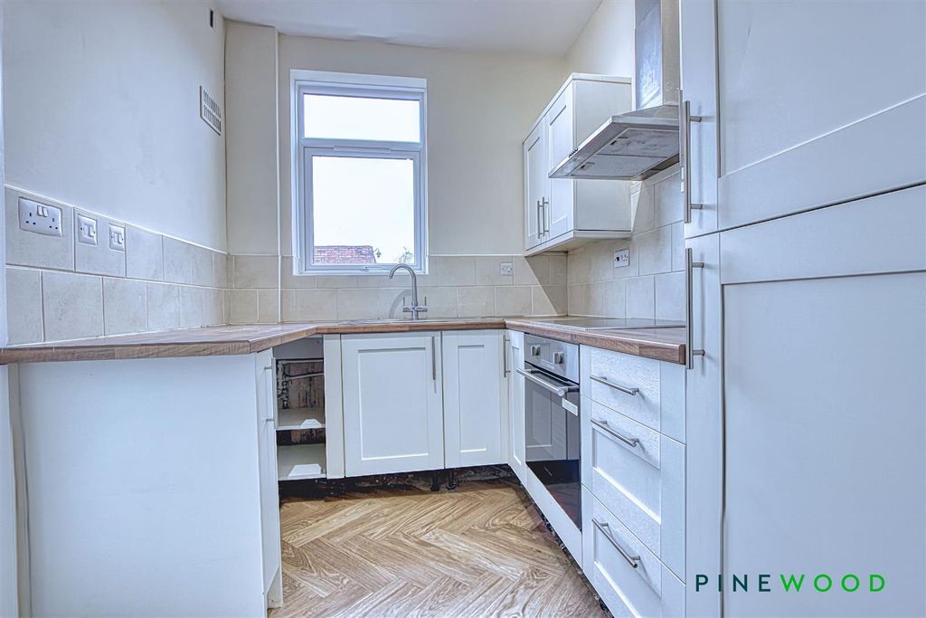 Property photo 2 of 15 Kitchen